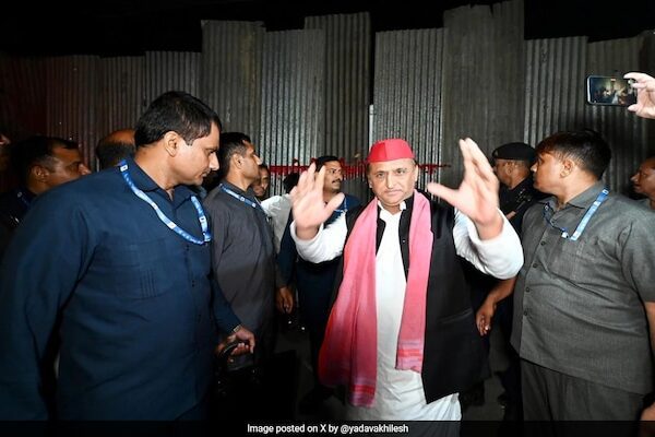 Akhilesh Yadav On Warpath Over Tin Sheets' Barricade At JP Narayan Museum