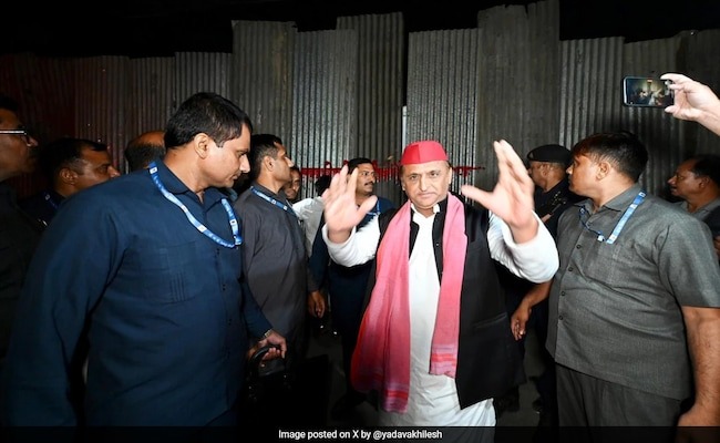 Akhilesh Yadav On Warpath Over Tin Sheets' Barricade At JP Narayan Museum