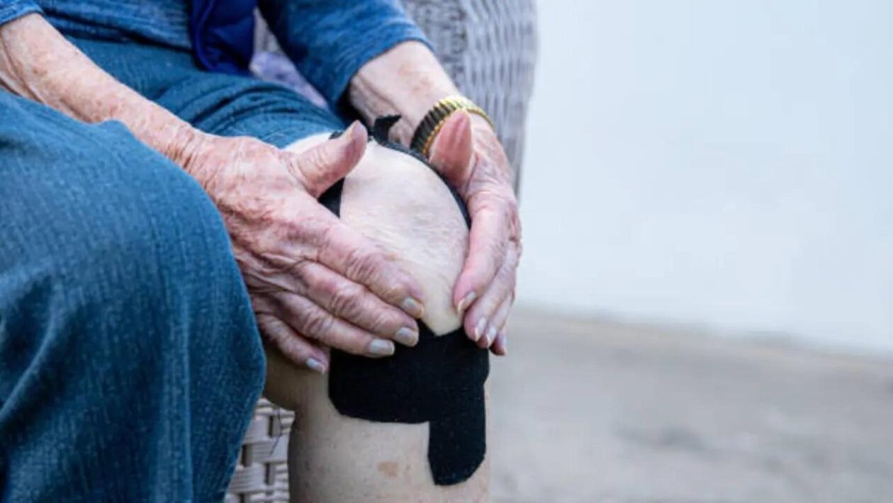 World Arthritis Day 2024: Delaying knee arthritis treatment can damage spine, warn health experts