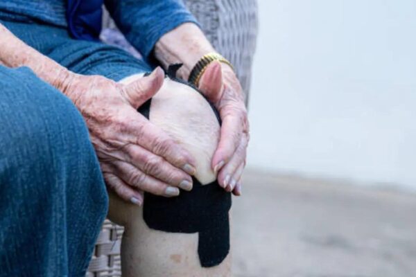 World Arthritis Day 2024: Delaying knee arthritis treatment can damage spine, warn health experts