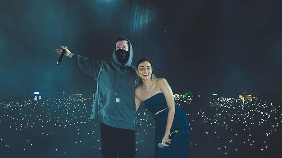 Alia Bhatt surprises fans as she attends Alan Walker's show in Bengaluru, greets audience with ?namaskara?. Watch